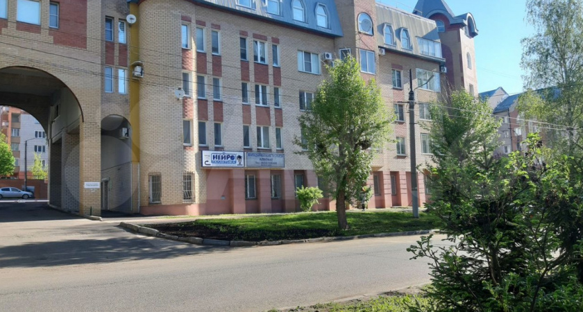 В центре Кирова выставлен на продажу офис с мебелью за 17 миллионов рублей