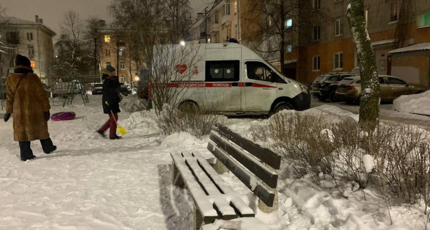 В Кирове 21-летний парень упал с высоты 13 этажа