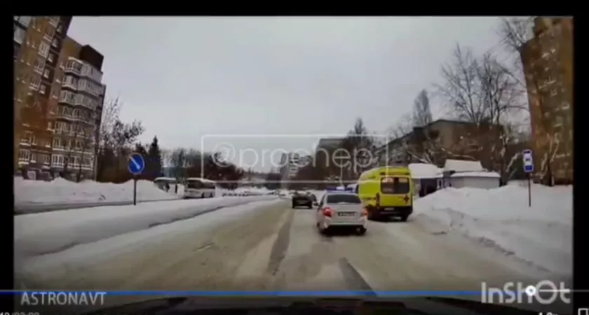 В Кирово-Чепецке местные жители нашли труп на остановке