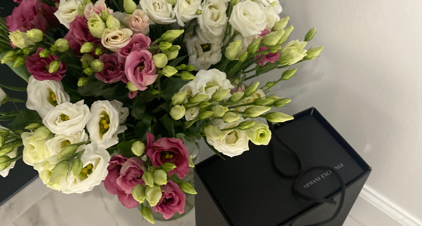 Что подарить коллегам на 8 Марта 2026: простые варианты, которые точно запомнятся