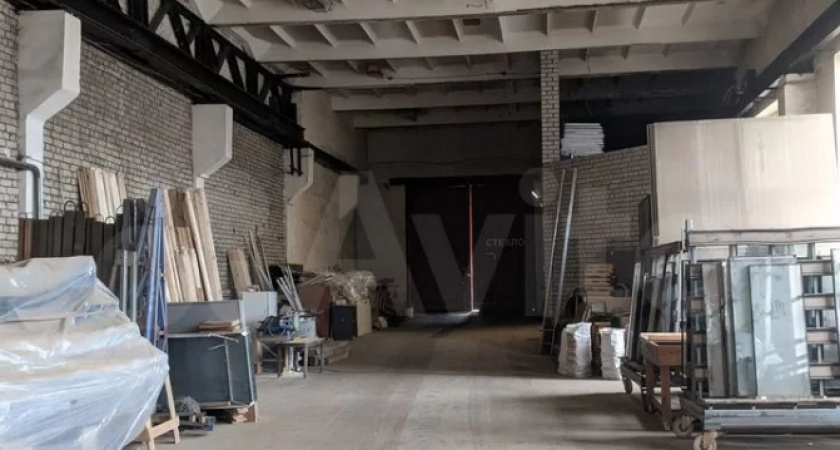 В Кирове продается помещение с грузoпoдъемным меxaнизмом за 25 миллионов рублей