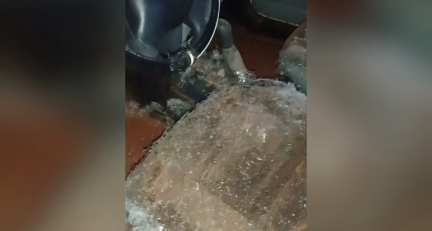 Затоплены гаражи с машинами и овощные ямы: кто возместит ущерб пострадавшим из-за коммунальной аварии в Кирове