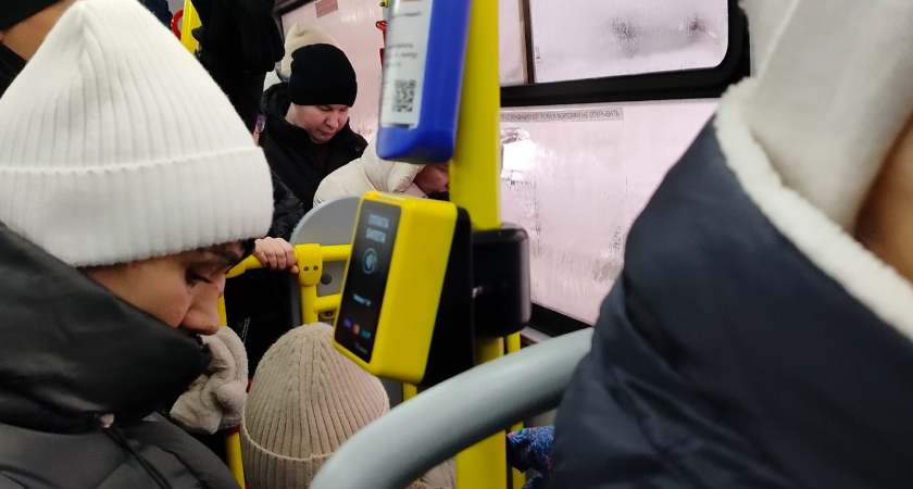 "Шофер взял пассажиров в заложники!": в Кирове водитель автобуса с бескондукторной системой не выпускал зайцев 