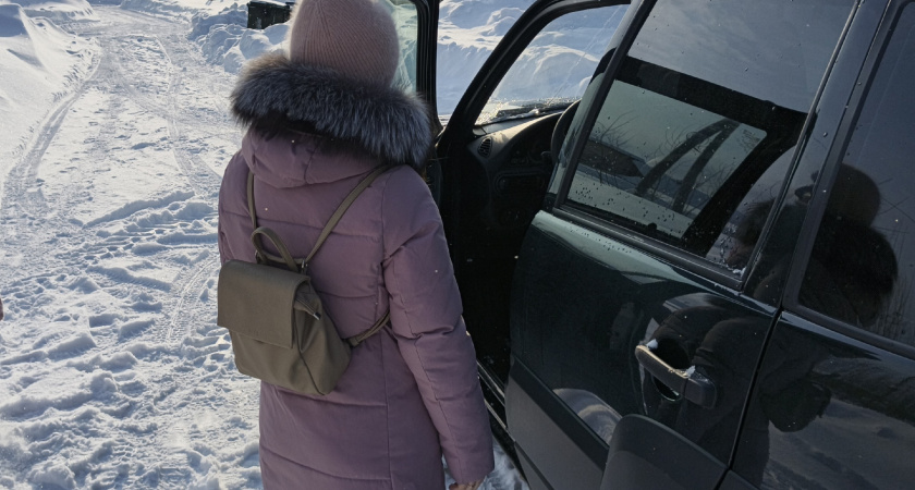 В Кирове девушка нашла в машине жучок, оставленный для слежки ее бывшим женихом