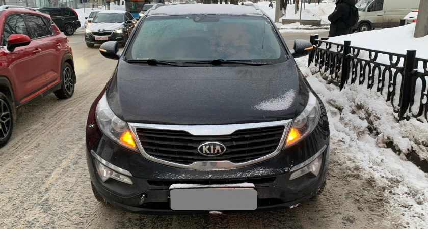 В Кирове бесправник на Kia снес девушку, переходившую Октябрьский проспект