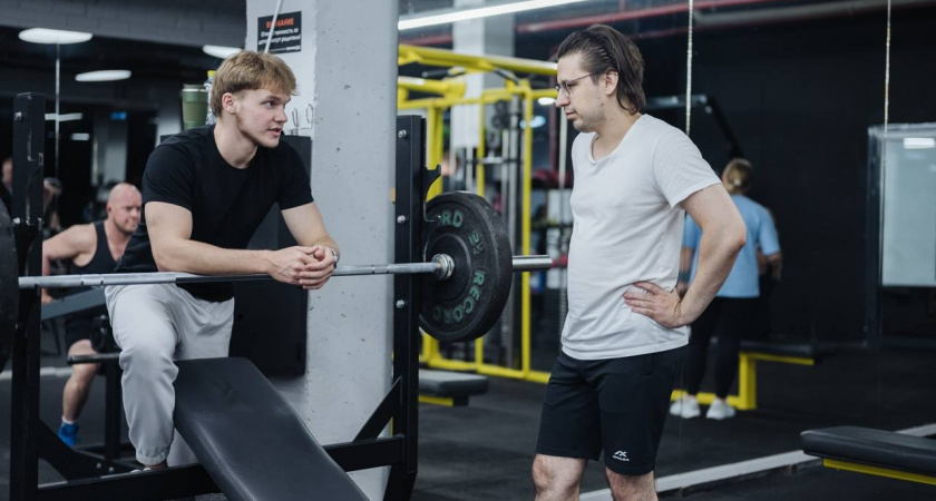 Из конькобежного спорта - в пауэрлифтинг: 19-летний спортсмен уже два года тренирует кировчан