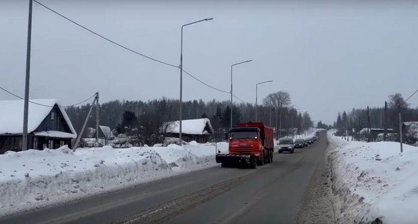 269 единиц спецтехники чистят дороги от снега в Кировской области