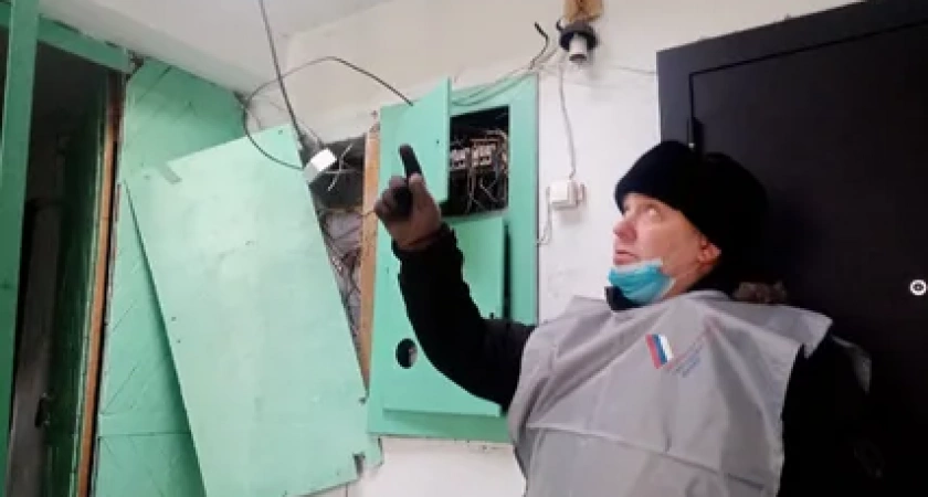 Под Кировом прямо в комнате ребенка рухнул кусок штукатурки весом в 10 килограммов