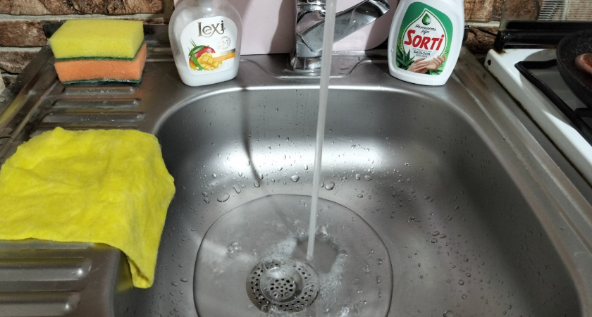 Совет сантехника: 1 капля в слив - и канализация больше никогда не засорится