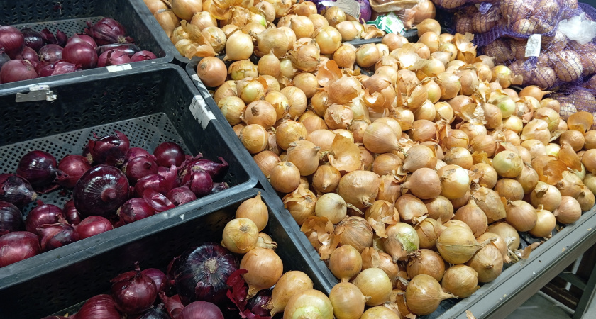 В марте покупаю лук мешками и ни в коем случае не выбрасываю шелуху - вот что я с ней делаю