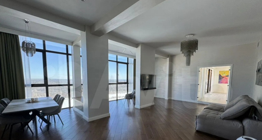 В Кирове продается резиденция с террасой с видом на реку за 34 миллиона рублей