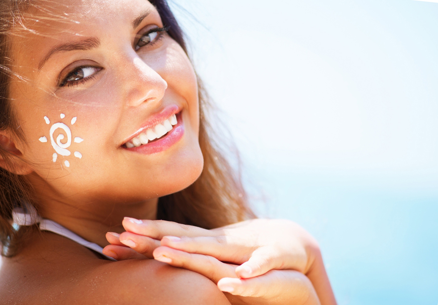 Советы косметологов: как правильно ухаживать за кожей весной и летом?