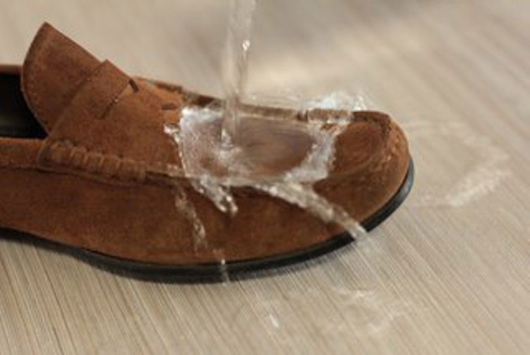 Экономьте до 15 тысяч рублей в год: вашей обуви больше не страшны вода и грязь!