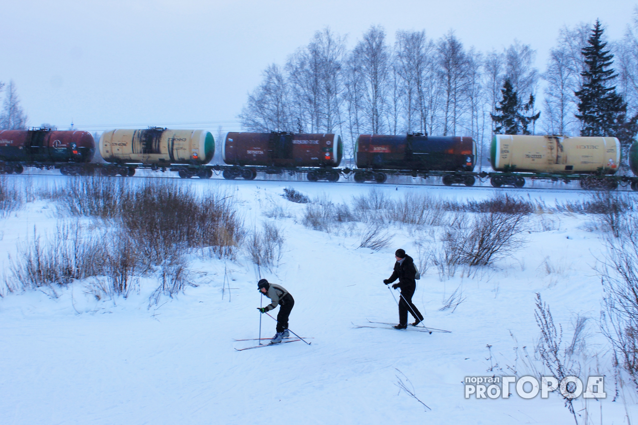 В Кировской области 13-летний зацепер спрыгнул с поезда и повредил голову