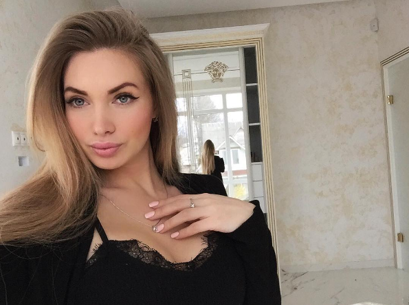 Евгения Феофилактова решила подать в суд на экс-супруга