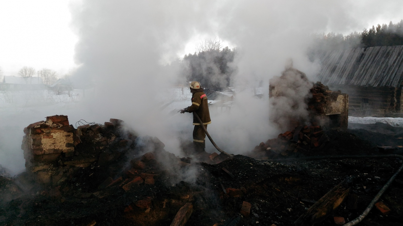В Кировской области на пепелище обнаружили тела двоих человек