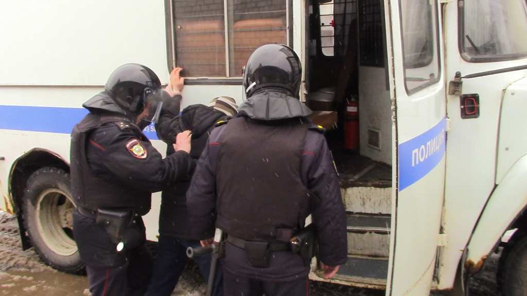В Татарстане задержали 22-летнего кировчанина и его 17-летнюю подругу с наркотиками