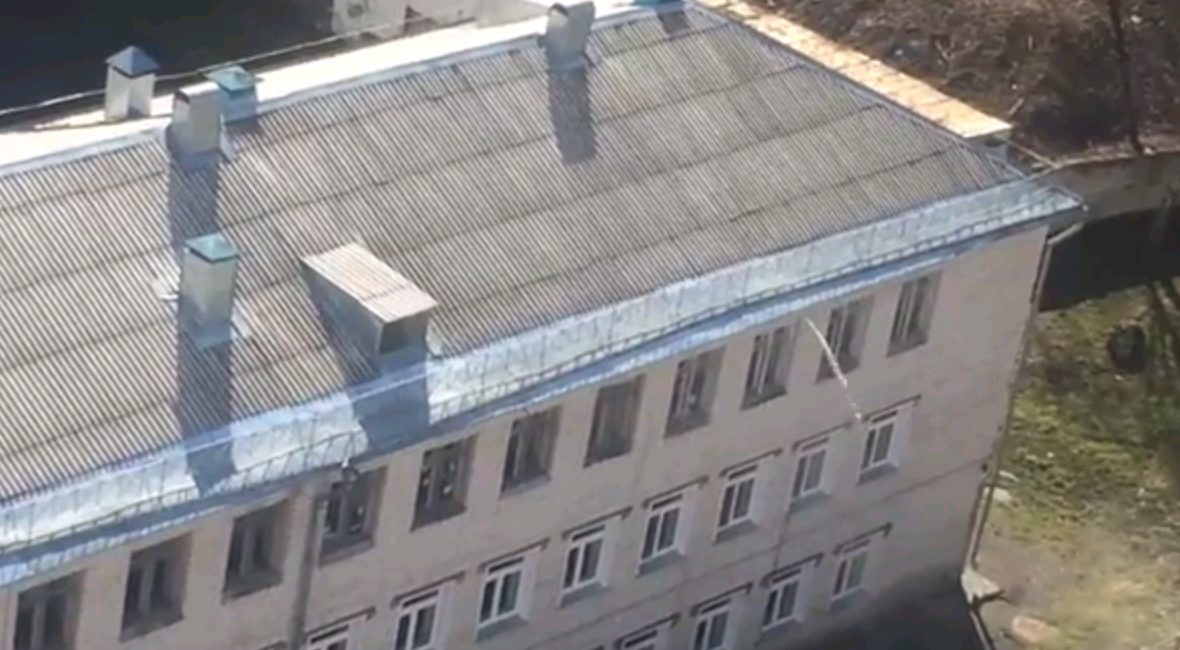С третьего этажа школы в Кирове полился кипяток