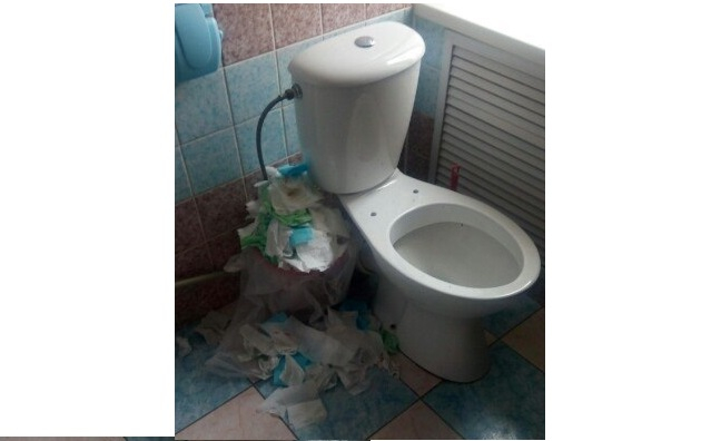 Кировчанка: «Из отделения детской областной больницы по три дня не выносят мусор»