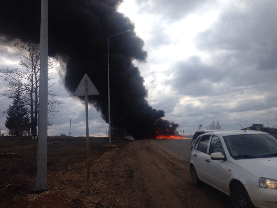 Стала известна причина возгорания грузовика на трассе в Чепецком районе