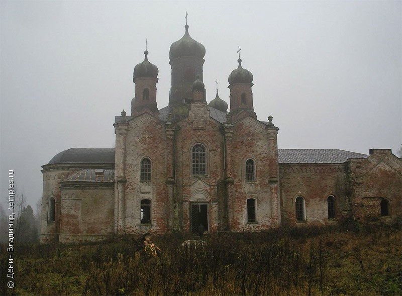 5 самых красивых заброшенных храмов Кировской области