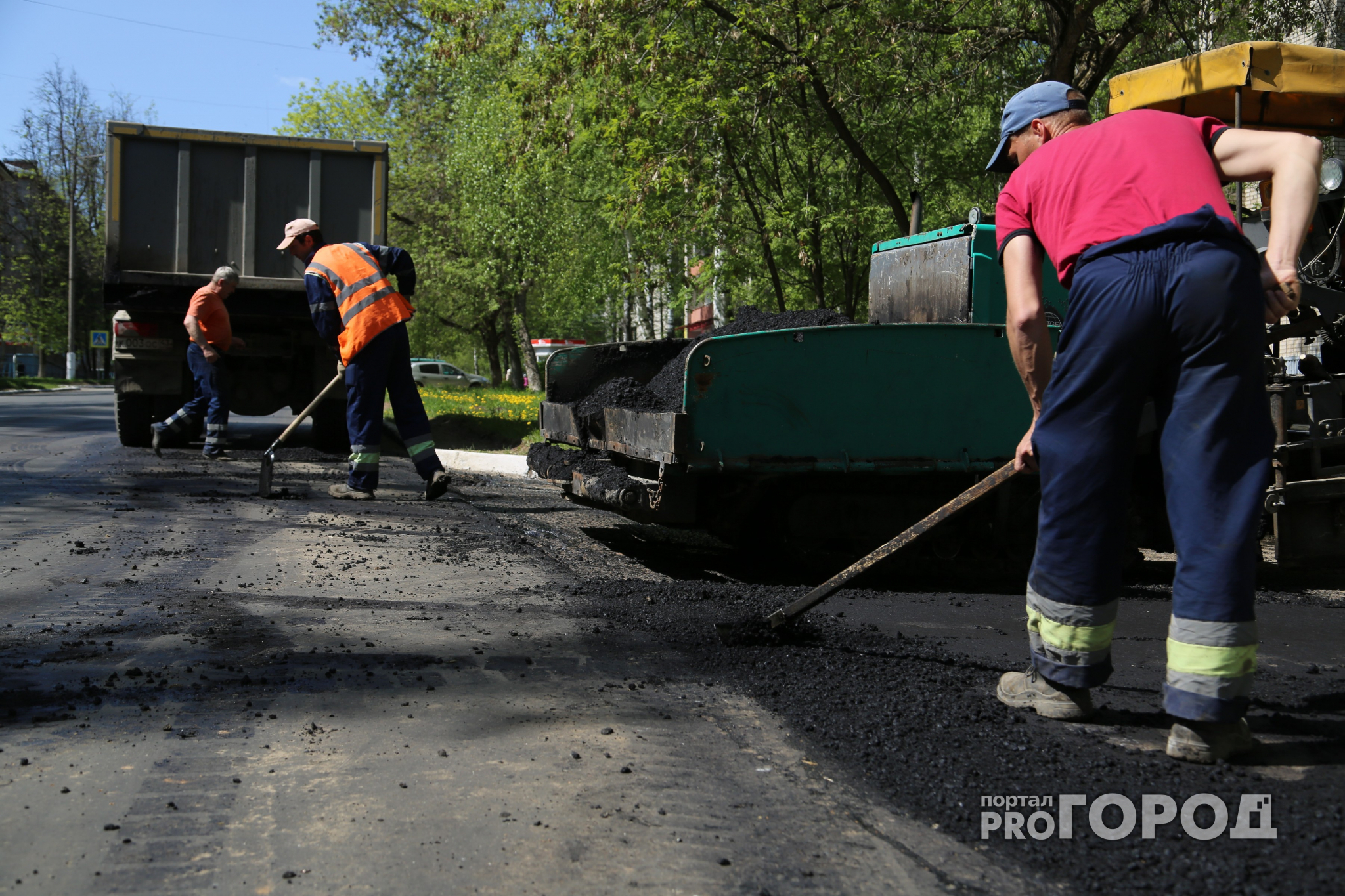 В Кирове на пяти улицах ремонтируют дороги: в ДДХ рассказали, как проходят работы