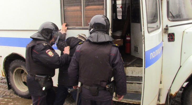 Экс-сотрудник ФСКН в Кирове осужден за распространение наркотиков
