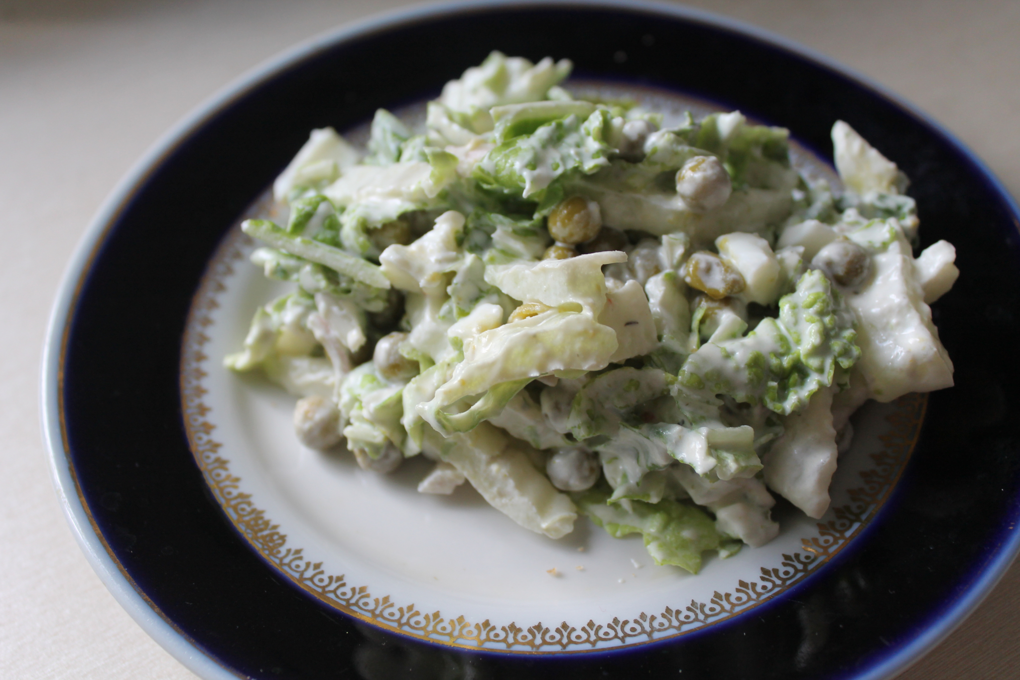 Салат с зеленым горошком: легкий гарнир