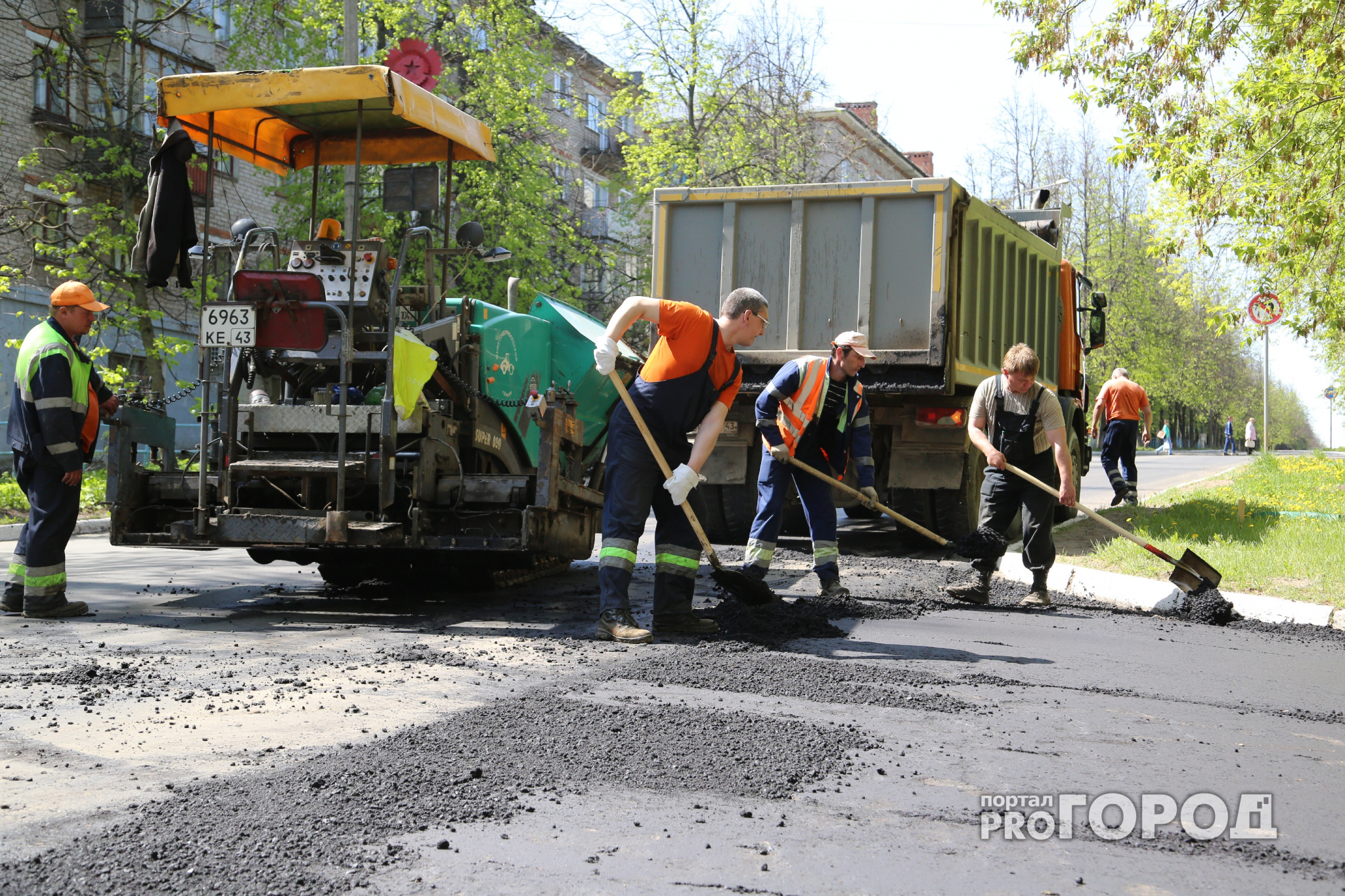 Руководитель ДДХ отчитался о ходе ремонта дорог в Кирове