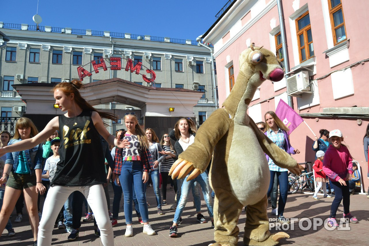 Более 200 танцоров проведут массовый флешмоб на центральной улице Кирова