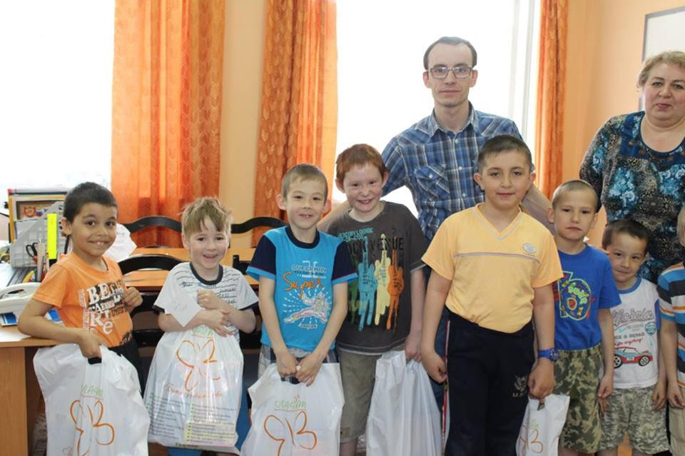 Центры диагностики и лечения «Лайт» поздравили малышей Кирова и Кирово-Чепецка