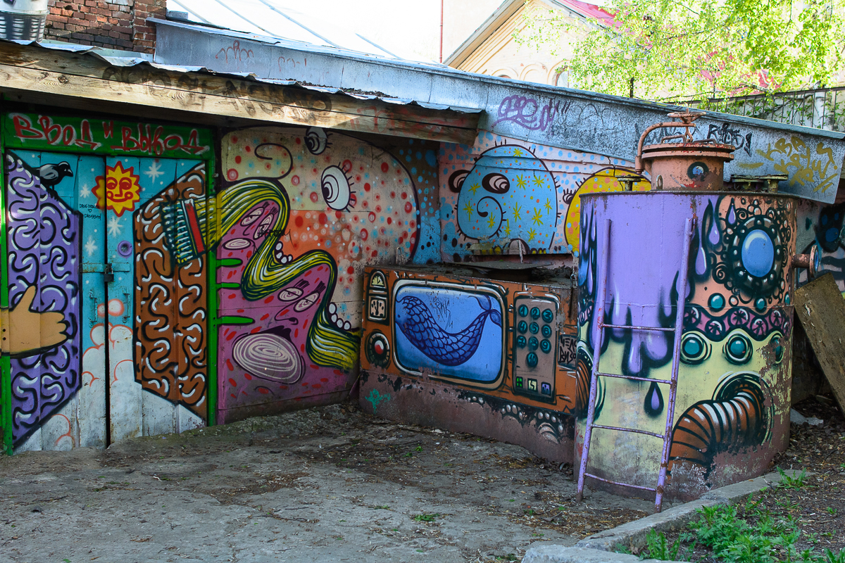 Легендарное граффити на здании химчистки на Спасской закрасят