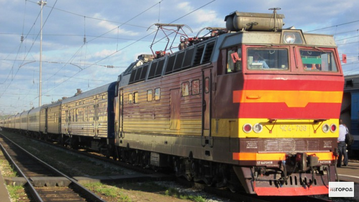 Пассажир поезда пытался дать взятку кировским полицейским