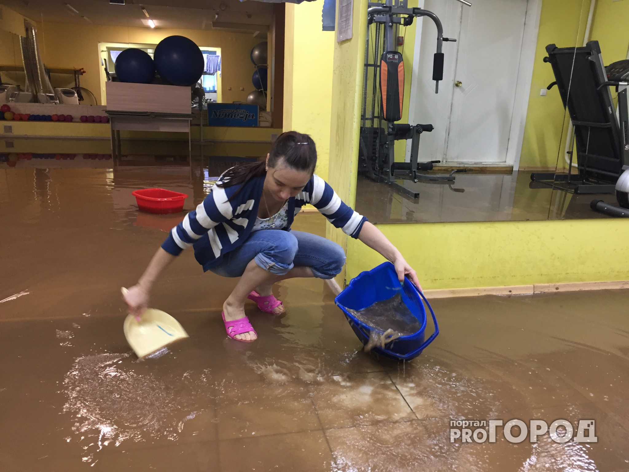В Кирове затопило фитнес-клуб, магазин одежды и кафе
