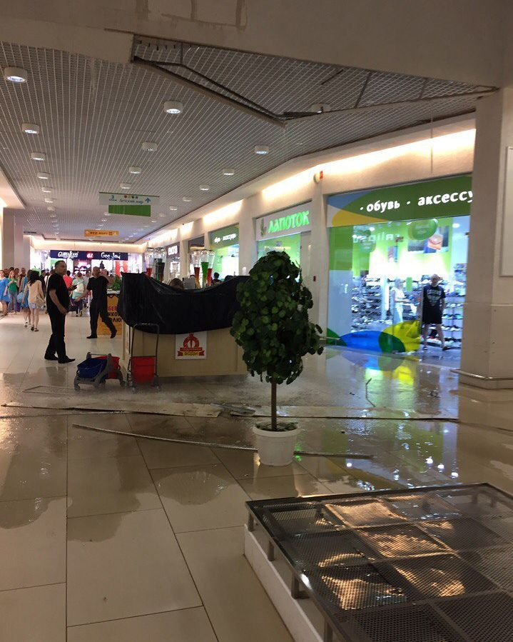 ЧП в торговом центре Jam Молл: сотрудники назвали причину прорыва трубы