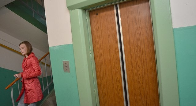 В Кирове медики застряли в лифте с пациентом-сердечником