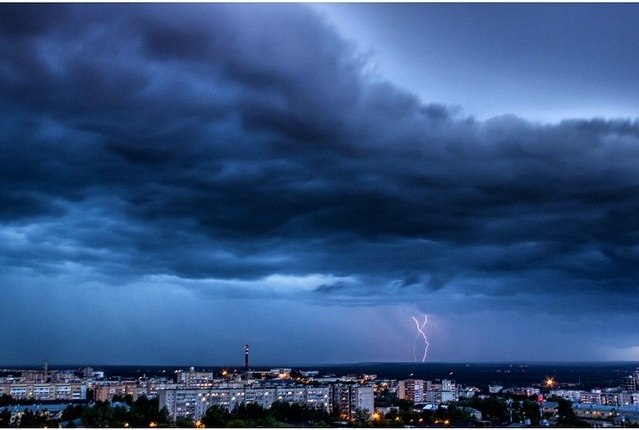 Что обсуждают в Кирове: несбывшееся метеопредупреждение и пожар из-за молнии