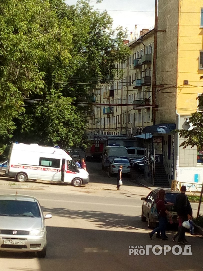 В Кирове полицейские оцепили жилой дом у вокзала