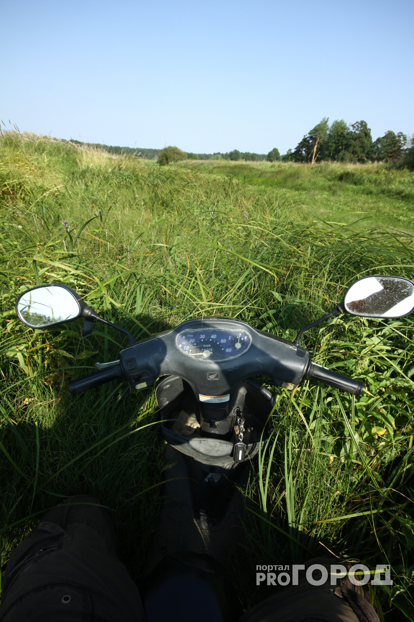 Пьяная деревенская бесправница на мотоцикле сбила женщину в Кировской области