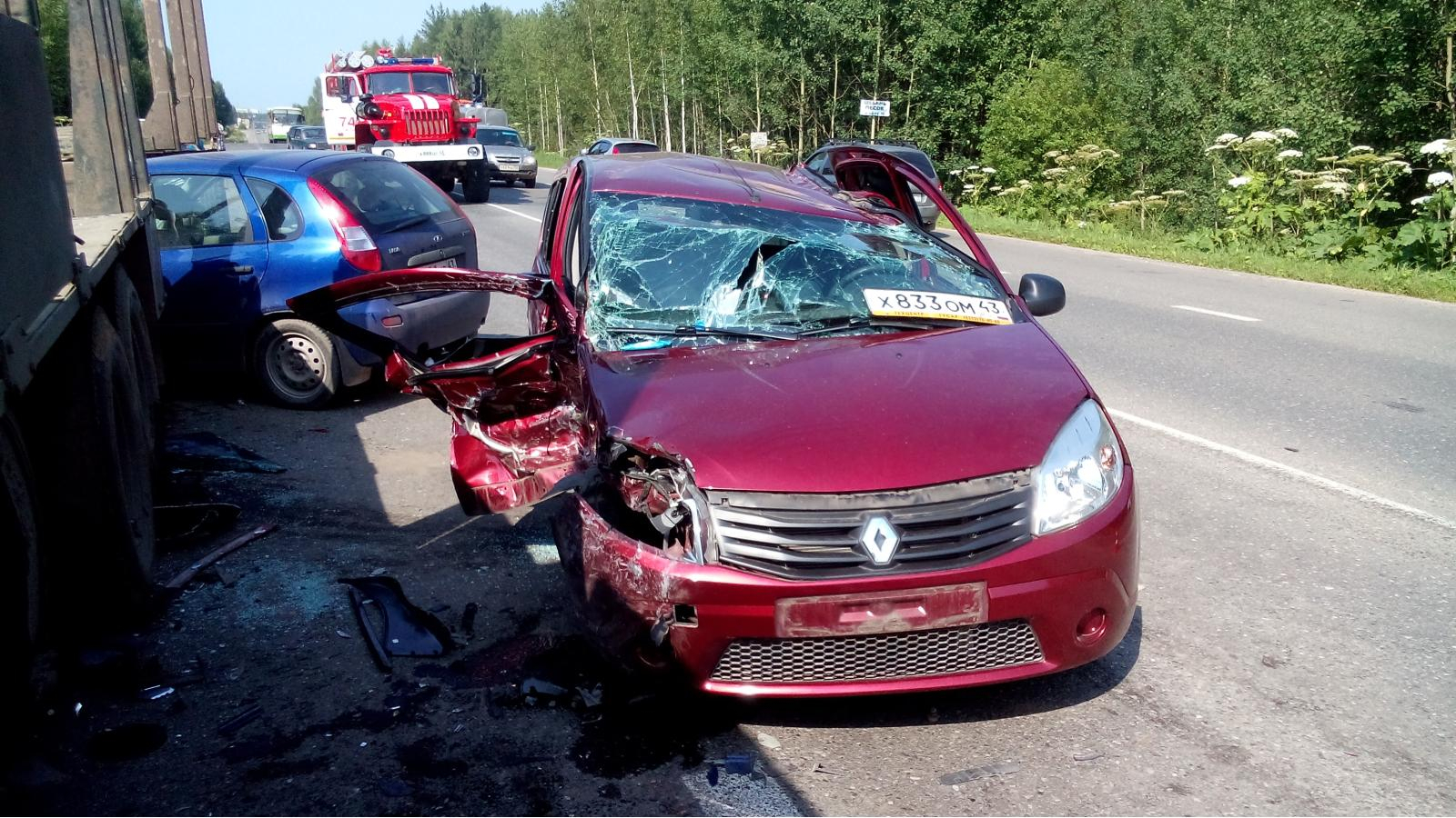 На Советском тракте произошло массовое ДТП: пострадавших вырезали из авто