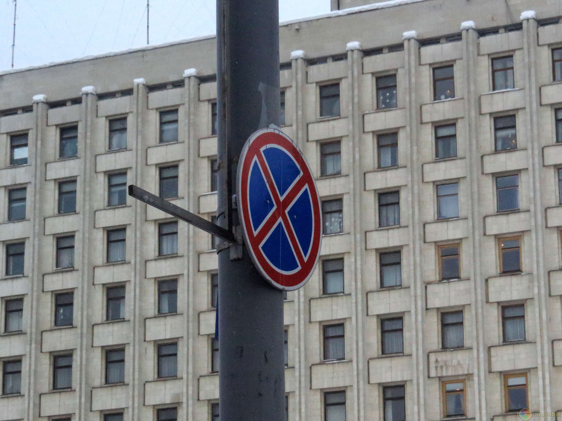 В Кирове временно запретят стоянку авто у ВятГУ на Театральной площади