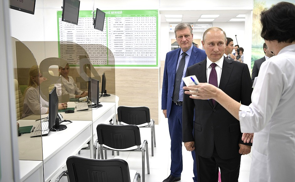Фоторепортаж: что делал Владимир Путин в поликлинике №1 в Кирове
