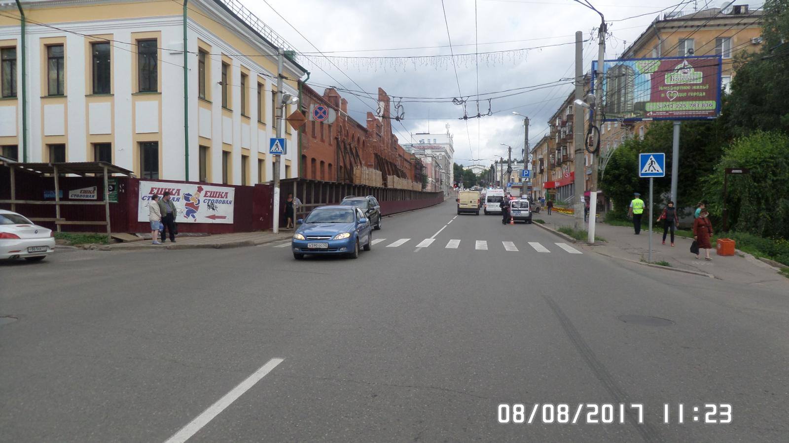 На опасном пешеходном переходе в центре Кирова сбили женщину