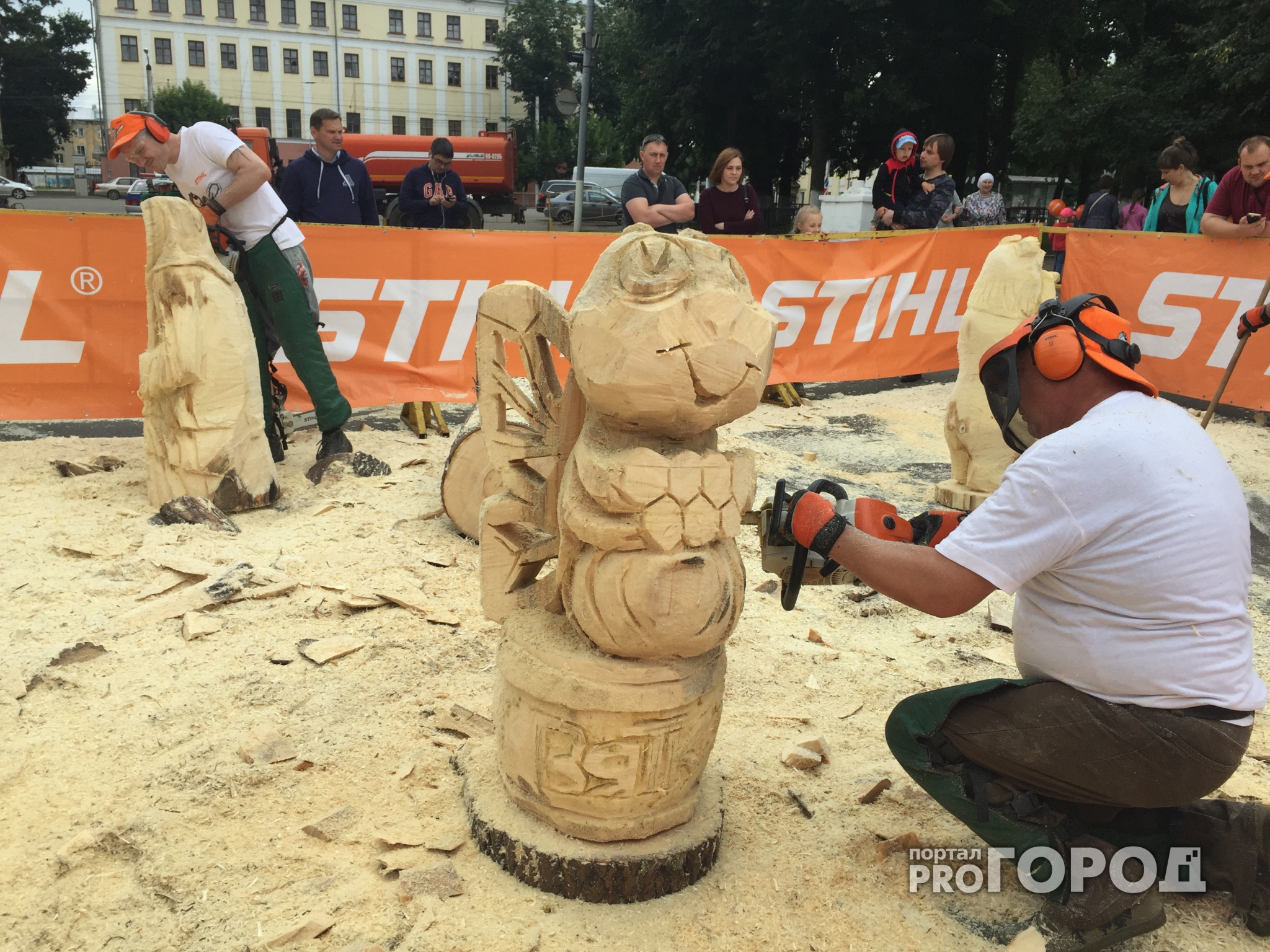 Фоторепортаж: в Кирове прошел фестиваль резчиков по дереву