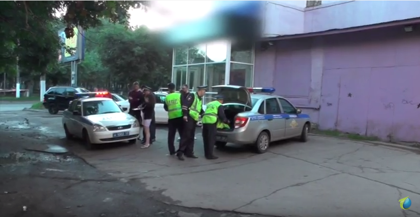 В Кирове девушка за рулем Mercedes рассказала, как врезалась в кафе