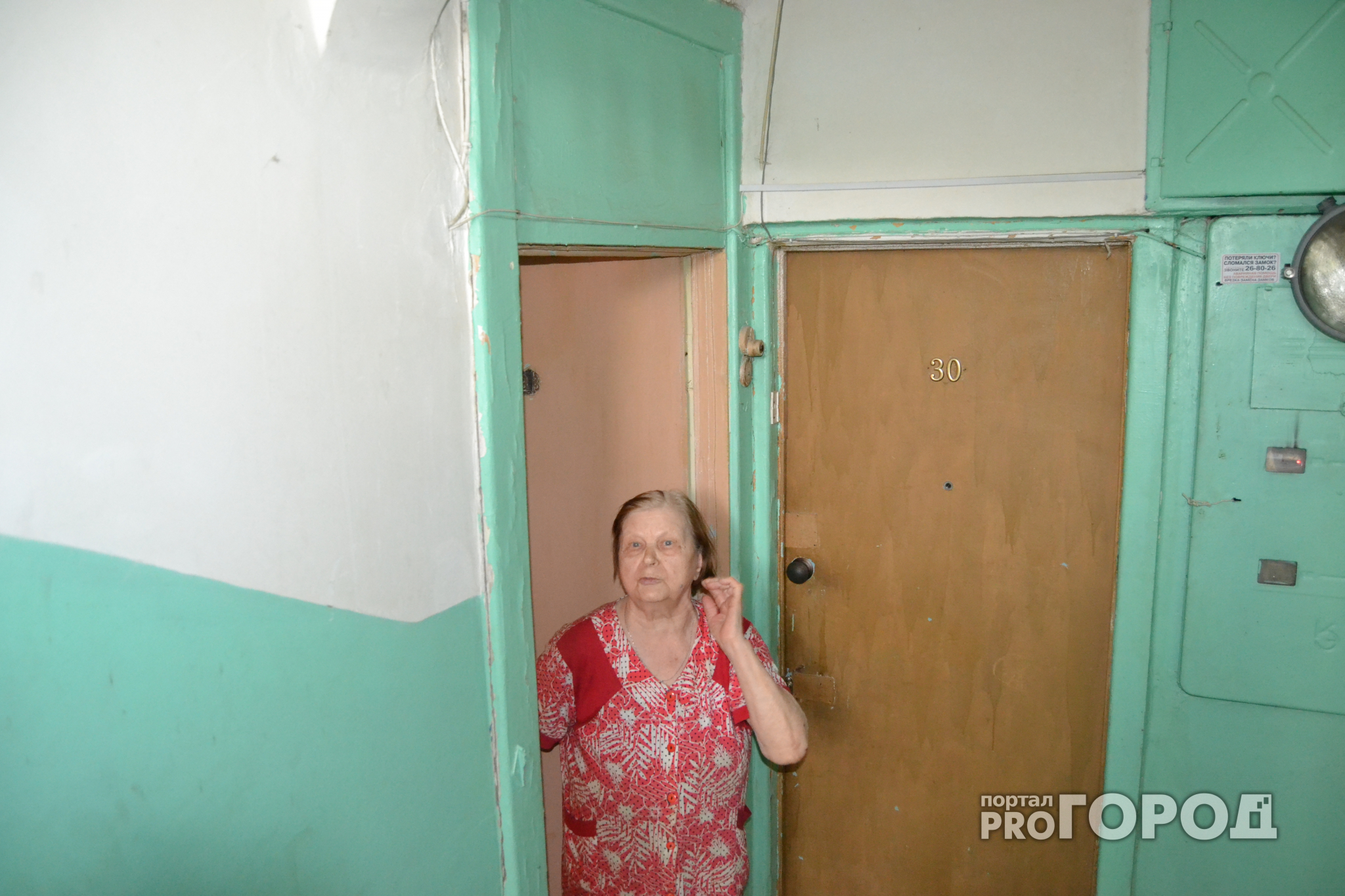 «Черви ползли из розеток»: жители дома на Чапаева страдают из-за одной квартиры