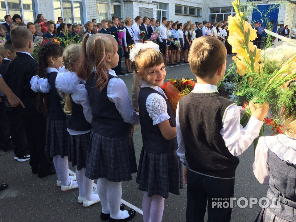 Фоторепортаж: в школах Кирова прошли торжественные линейки