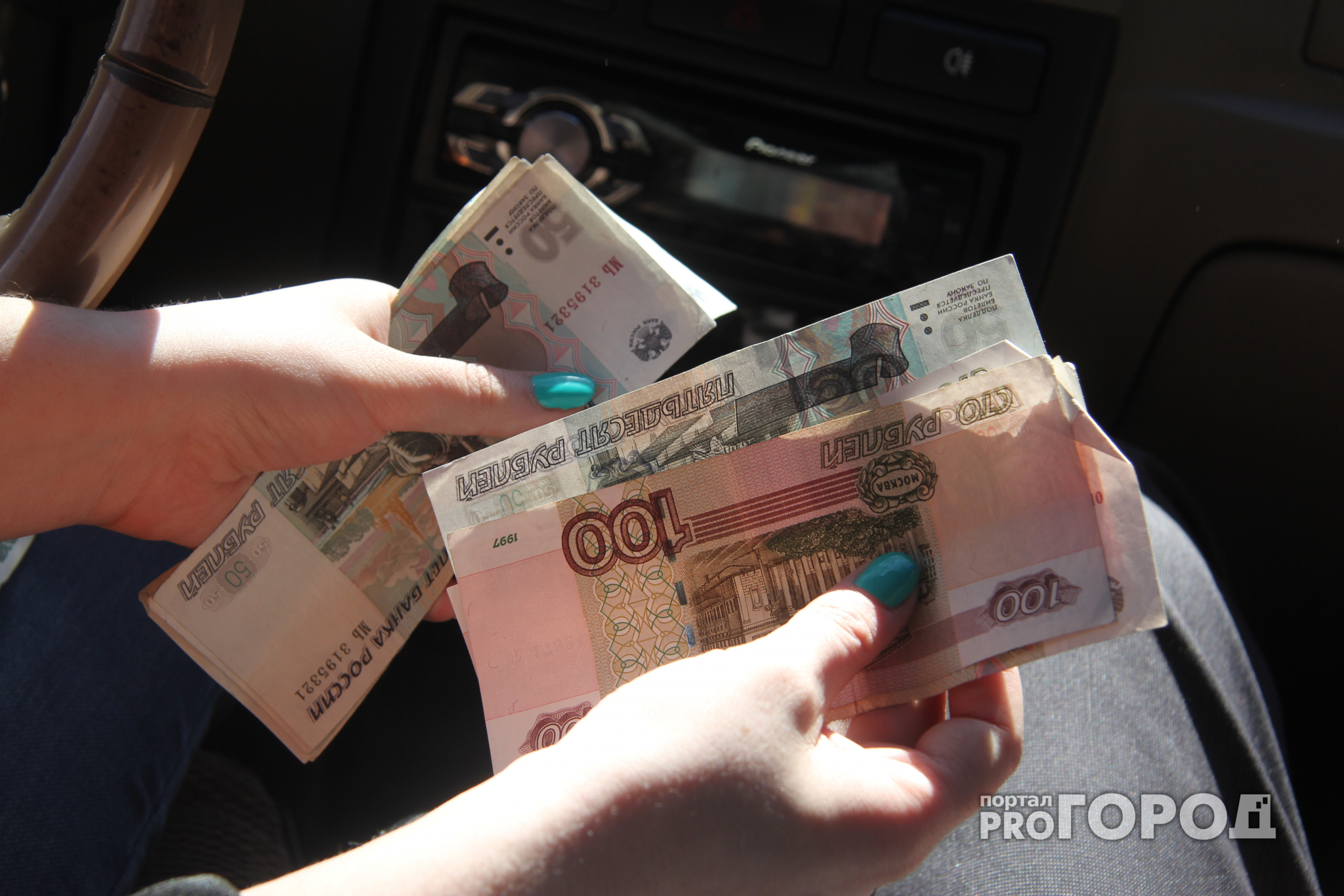 В Кировской области женщина в течение семи месяцев крала деньги у подруги