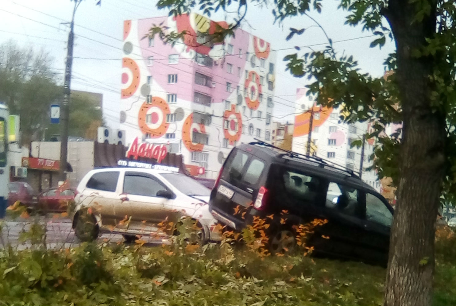 В Кирове 19-летний водитель Hyundai Getz снес с дороги Lada Largus