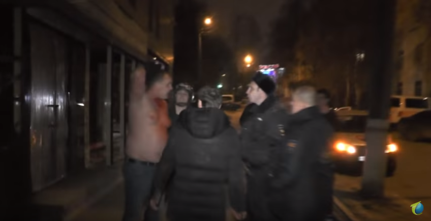 В Кирове произошла массовая драка: мужчины с кулаками напали на медиков
